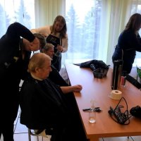 Akcja charytatywna uczennic z IV klasy technikum usług fryzjerskich